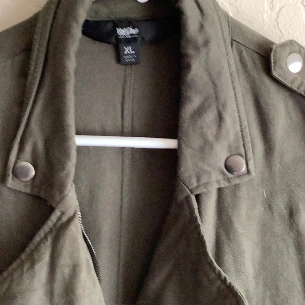 Jacket - Picture 3 of 7